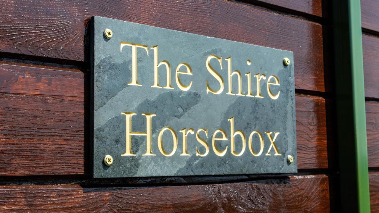 The Shire Luxury Converted Horse Lorry With Private Hot Tub Cyfie Farm Llanfyllin Eksteriør billede