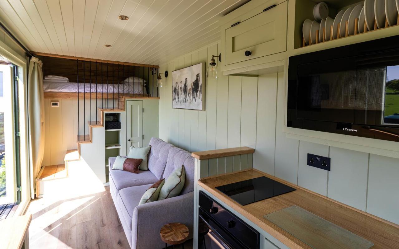 The Shire Luxury Converted Horse Lorry With Private Hot Tub Cyfie Farm Llanfyllin Eksteriør billede